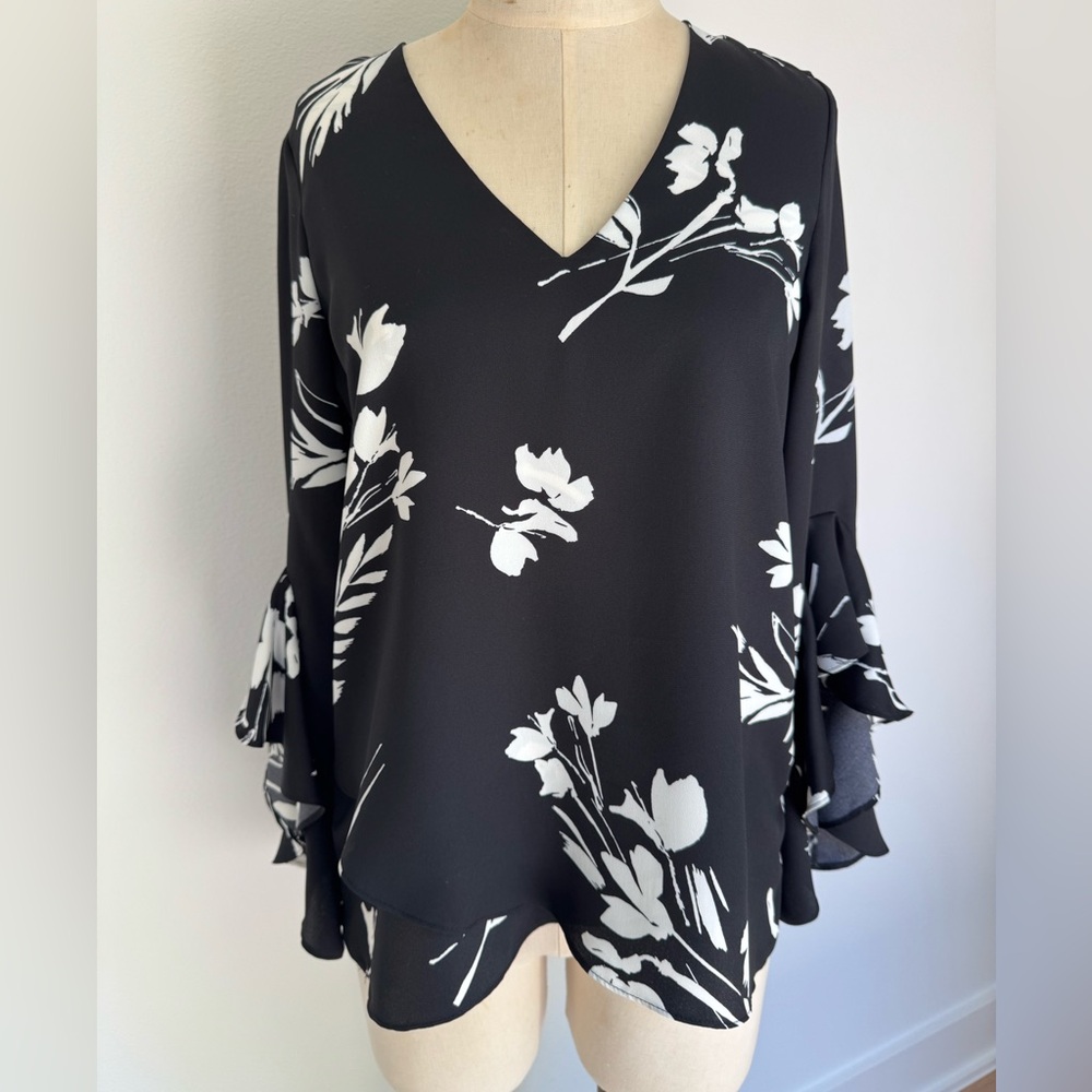 Vince Camuto Black and White Floral Blouse- size XS